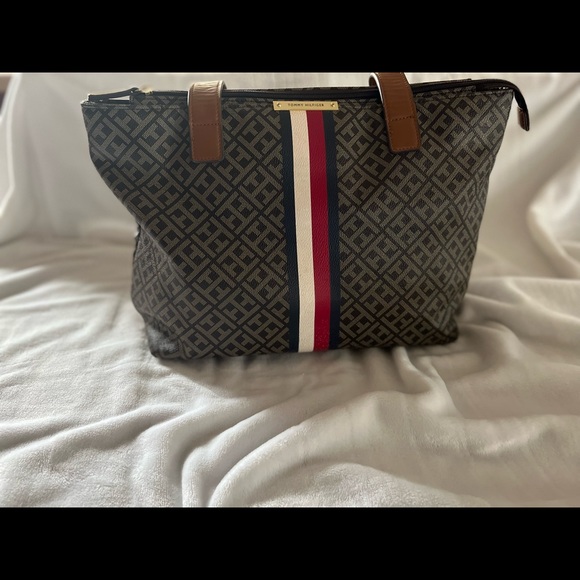 Tommy Hilfiger - Picture 1 of 2